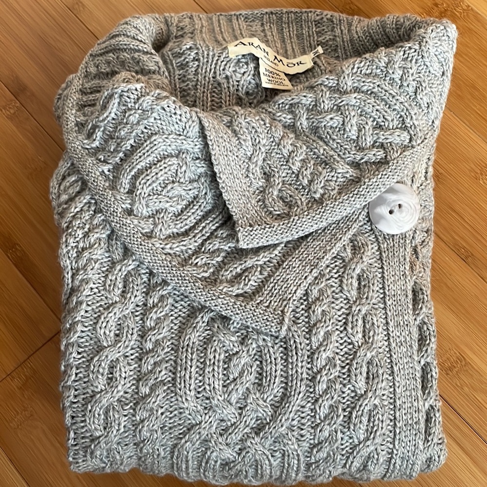 Genuine Aran Mõr Merino Wool Sweater in Excellent Condition.